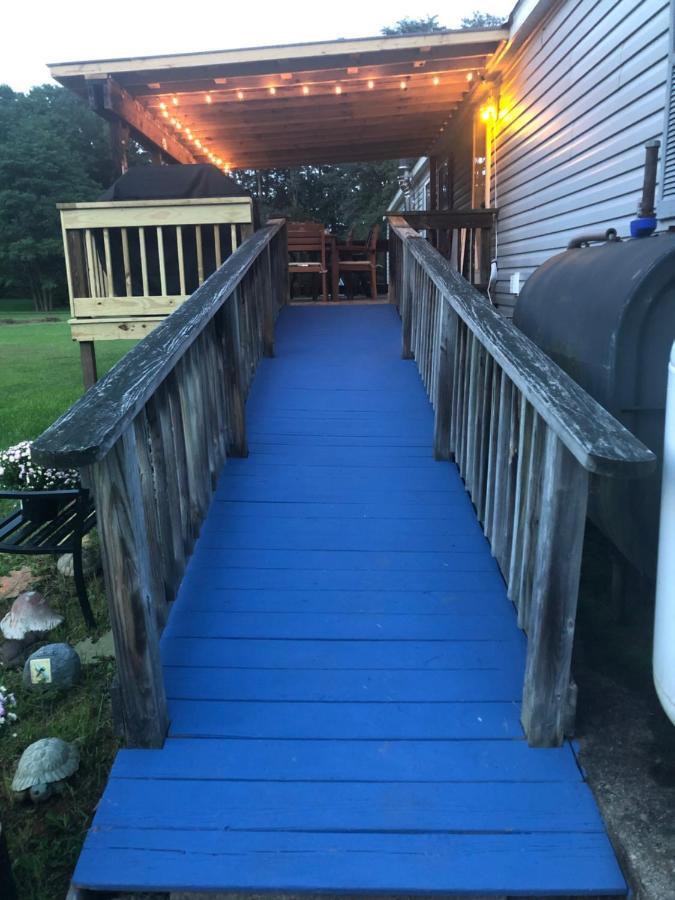 Spacious Cozy Getaway ! King Bed, Game Room, Out Door Patio Cairo