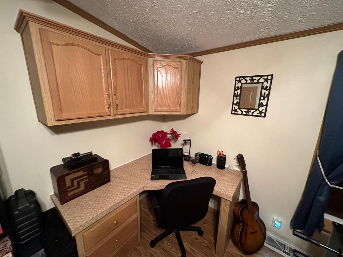 Spacious Cozy Getaway ! King Bed, Game Room, Out Door Patio