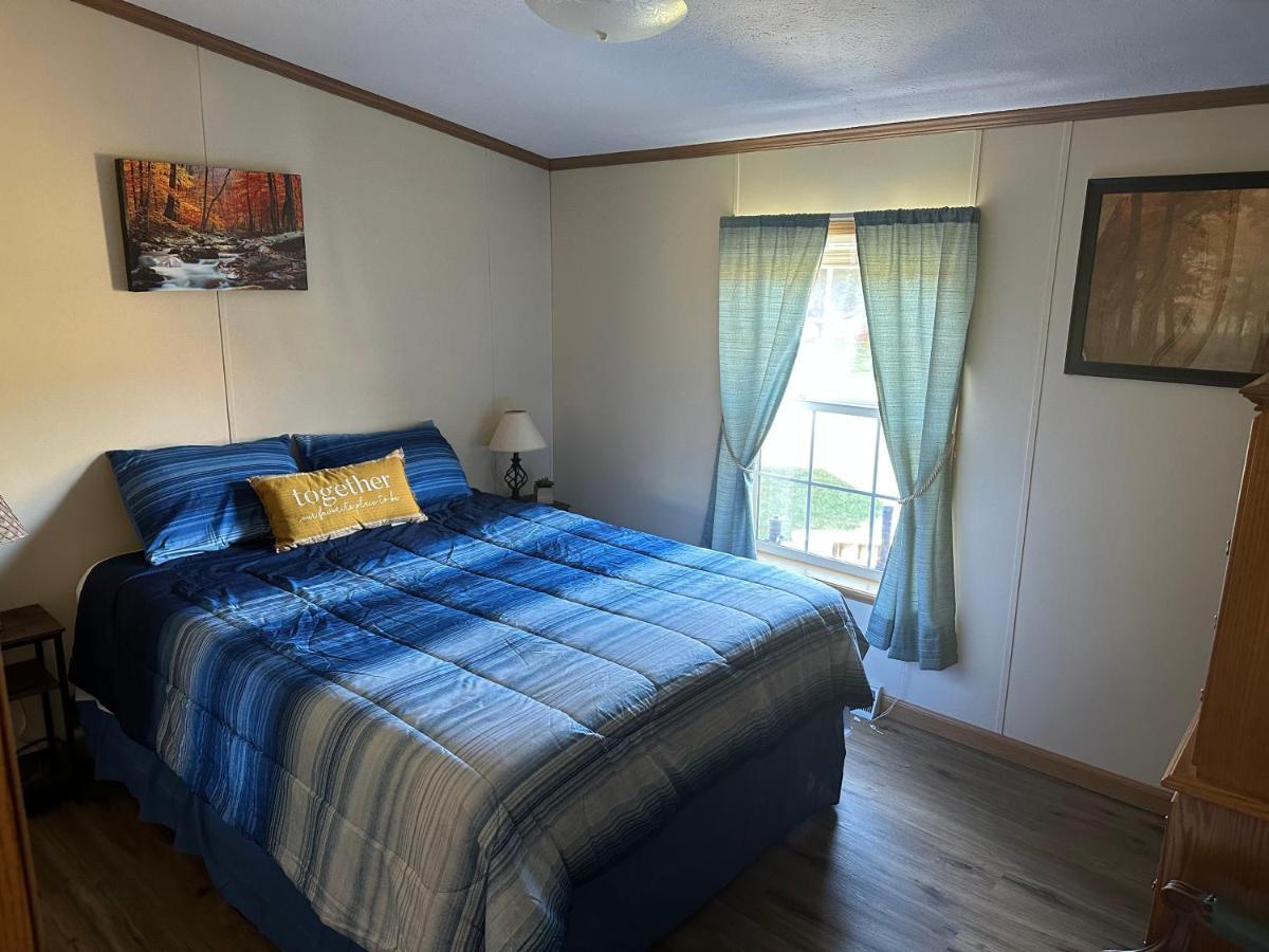 Spacious Cozy Getaway ! King Bed, Game Room, Out Door Patio