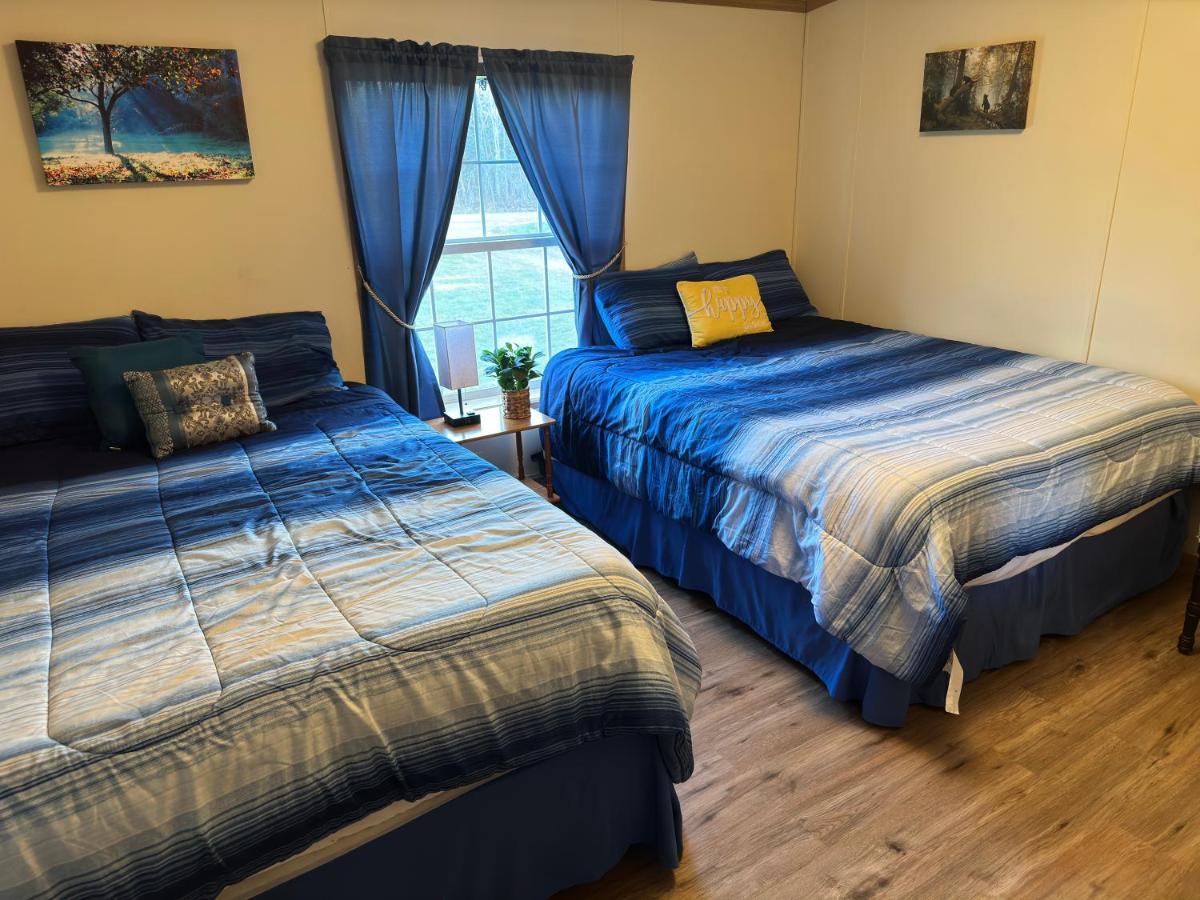 Spacious Cozy Getaway ! King Bed, Game Room, Out Door Patio *