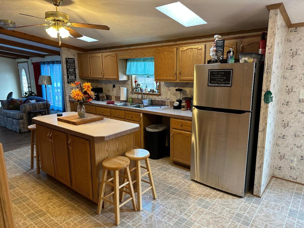 Spacious Cozy Getaway ! King Bed, Game Room, Out Door Patio Ferienhaus *