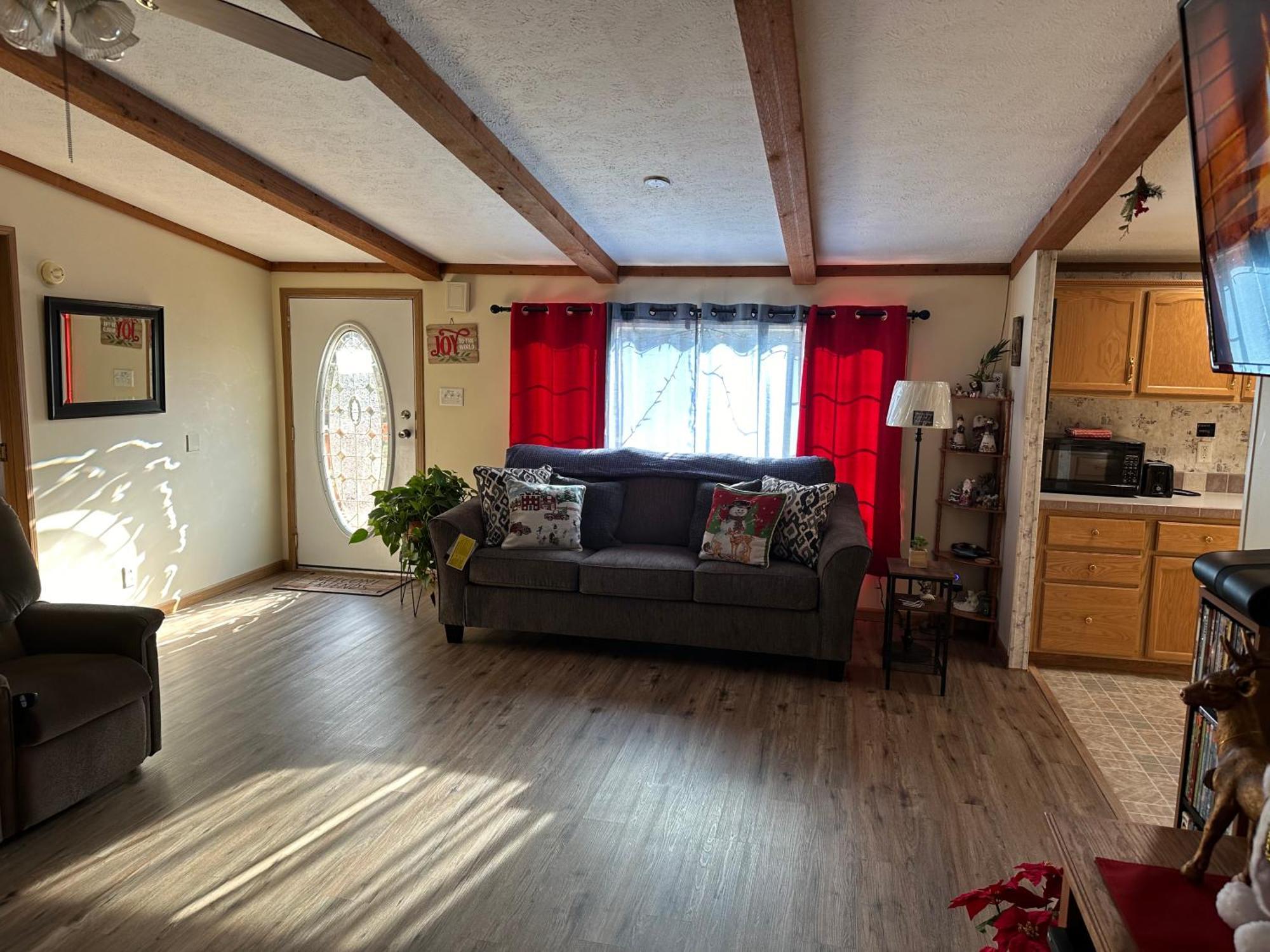 Spacious Cozy Getaway ! King Bed, Game Room, Out Door Patio *