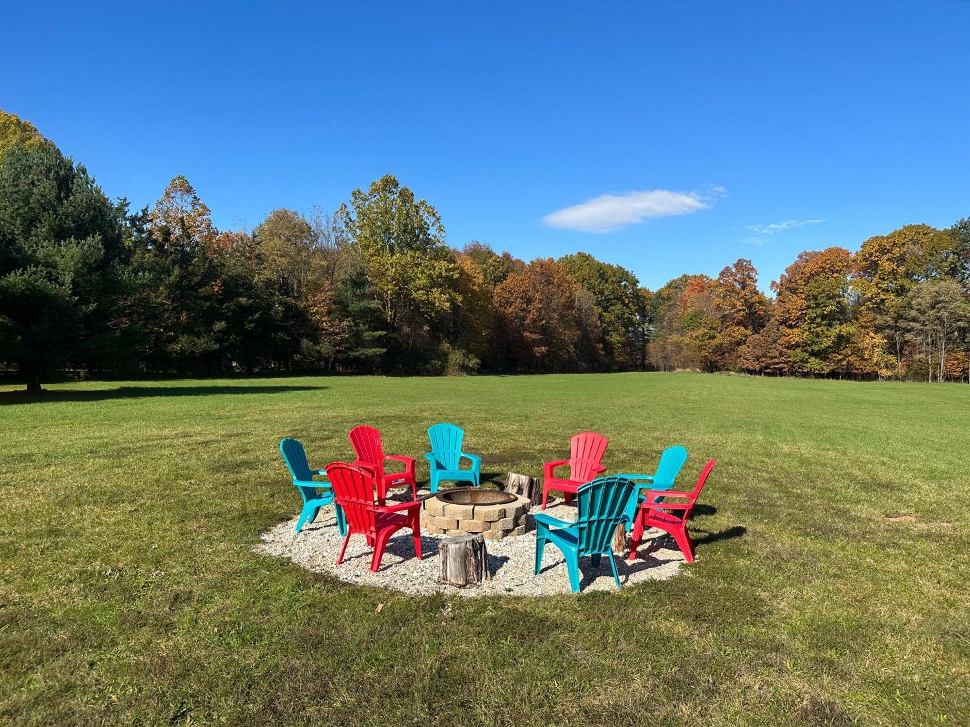 Spacious Cozy Getaway ! King Bed, Game Room, Out Door Patio *